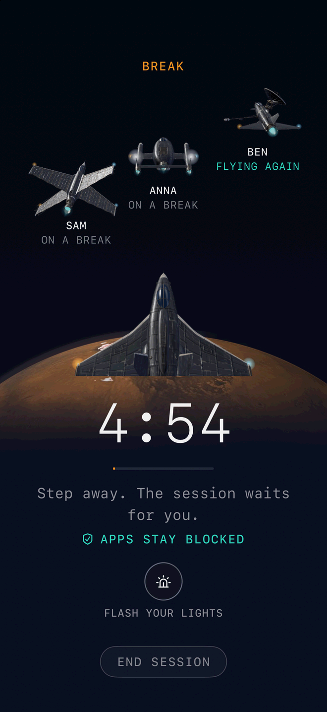 The shared break over Mars: Sam and Anna on a break, Ben flying again, 4:55 left, and a button to flash your lights